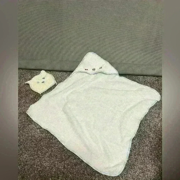 1990s Pleasant Company Bitty Baby towel with hood and washcloth mit - Picture 1 of 3